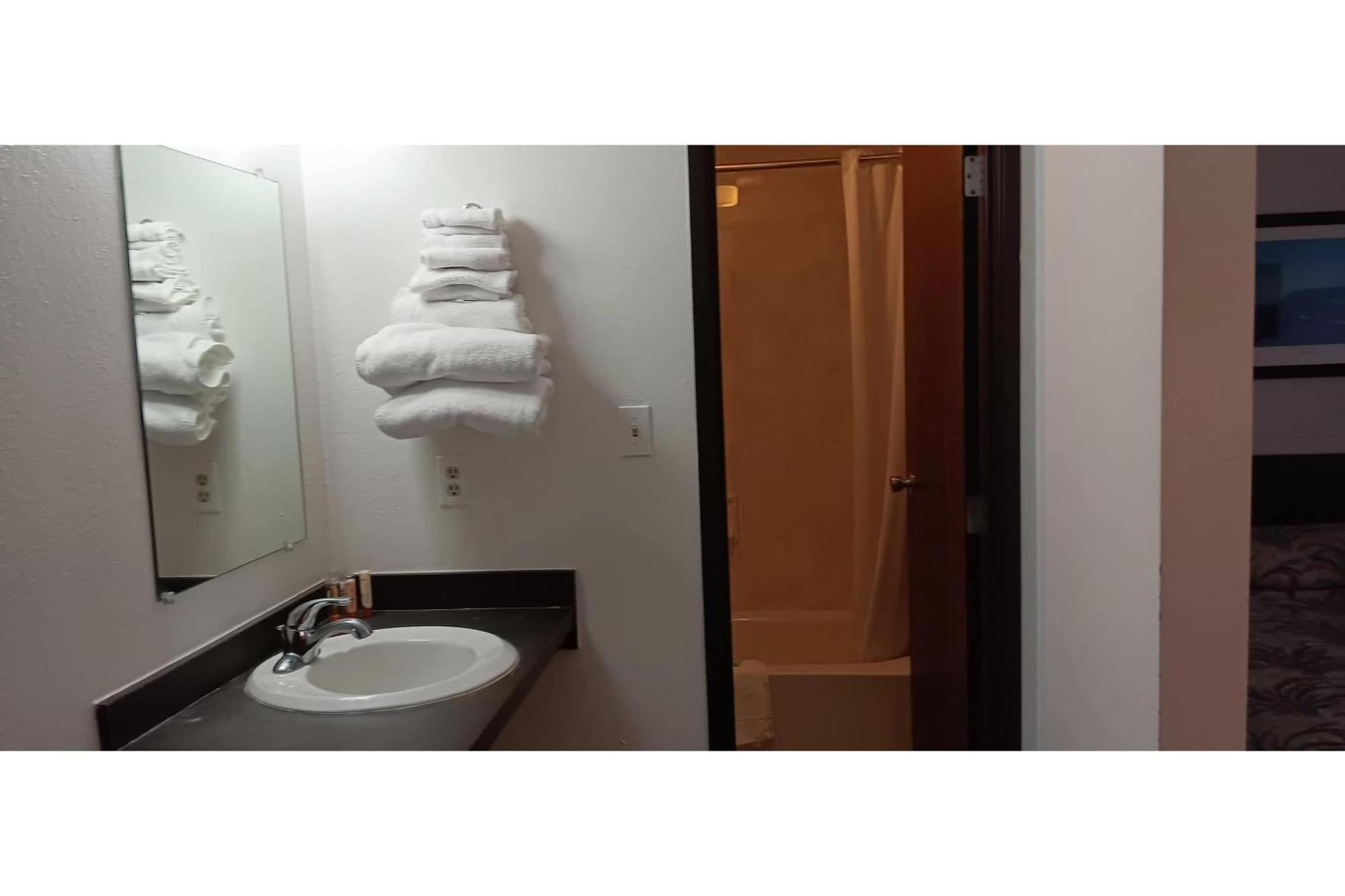 Scotwood Motel By Oyo Washburn Nd Esterno foto